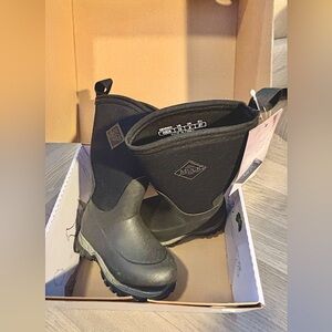 MUCK BOOTS KIDS 10 NWT